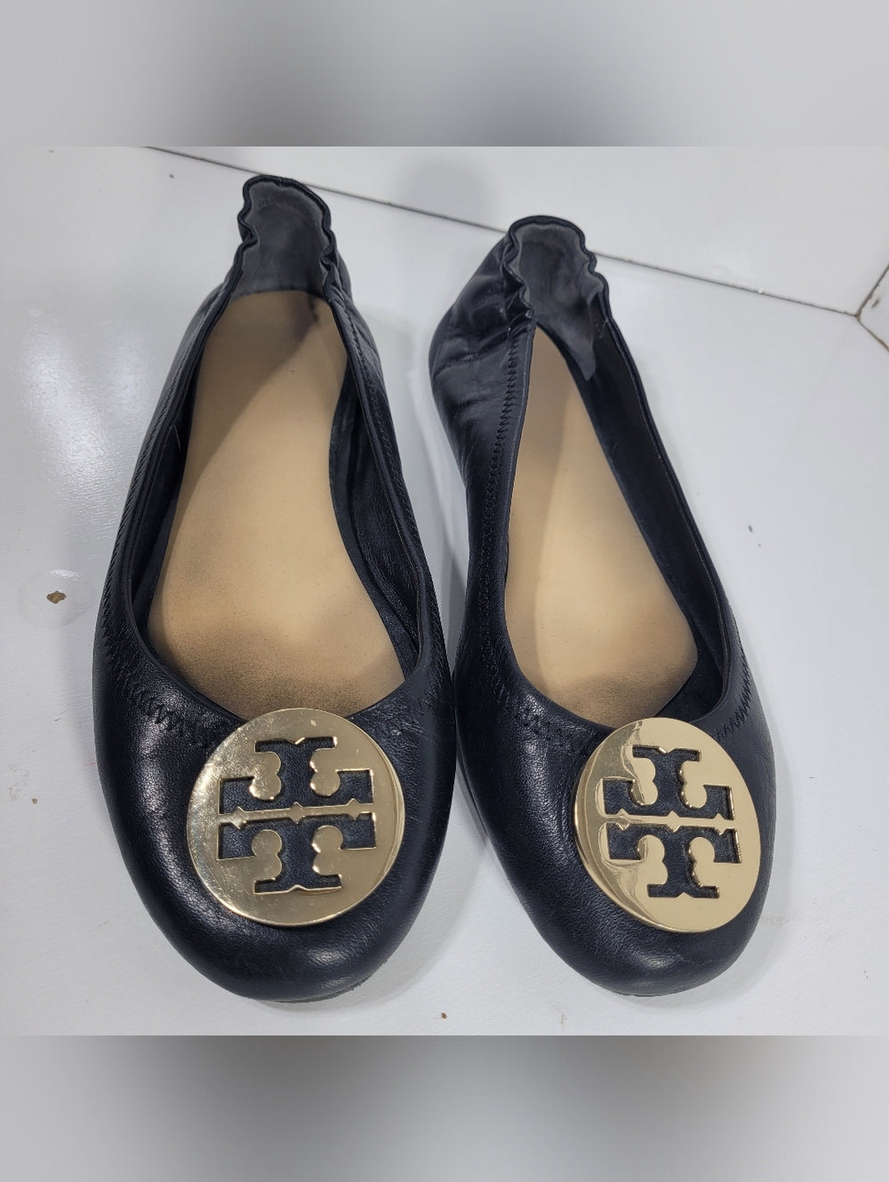 Tory Burch Reva Black Leather Ballet Flats Gold Logo Medallion Women's Size 9.5